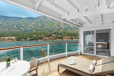 Seabourn Ovation - Wintergarden Suite 4.jpg